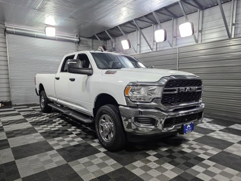 Used 2024 RAM 2500 Tradesman w/ Chrome Appearance Group image 4