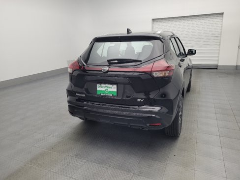 Used 2024 Nissan Kicks SV image 7