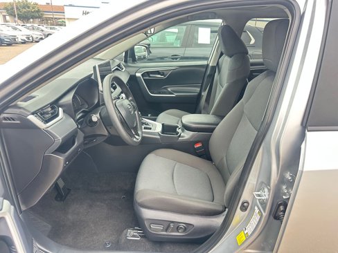 Used 2025 Toyota RAV4 XLE image 27
