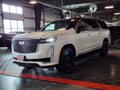 Used 2023 Cadillac Escalade ESV Premium Luxury image 3