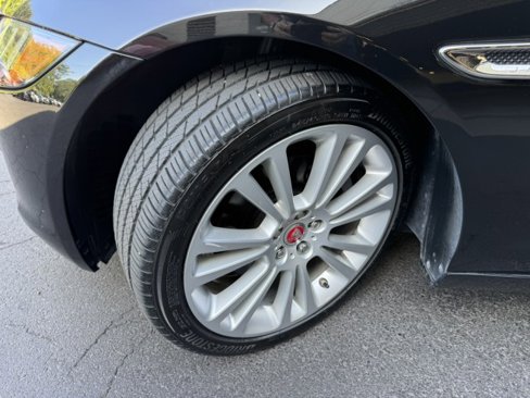 Used 2020 Jaguar XF Premium image 36