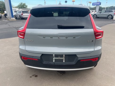 Used 2025 Volvo XC40 B5 Core image 4