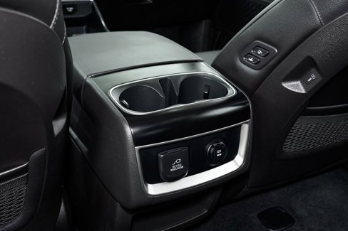 Used 2025 Kia Carnival SX Prestige image 32