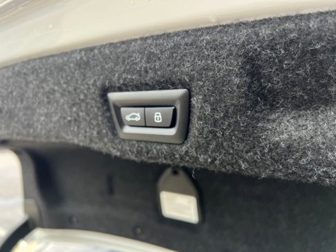 Used 2024 BMW i5 eDrive40i w/ Convenience Package image 25