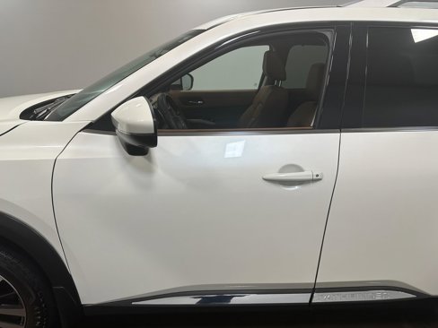 Used 2024 Nissan Pathfinder Platinum image 50