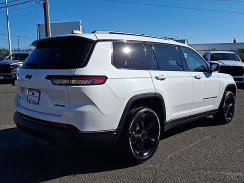 Certified 2023 Jeep Grand Cherokee L Limited w/ Black Appearance Package image 7