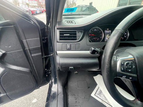 Used 2017 Toyota Camry SE image 20