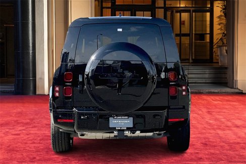 New 2025 Land Rover Defender 130 X-Dynamic SE image 4