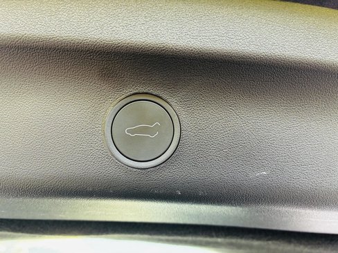 Used 2025 Tesla Model Y Long Range image 39
