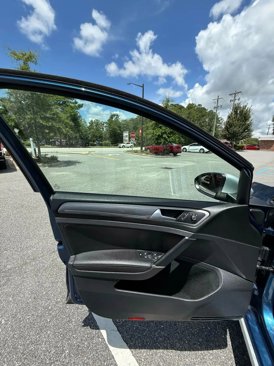 Used 2017 Volkswagen Golf Alltrack S image 24