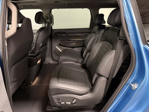Used 2024 Kia EV9 Land image 18