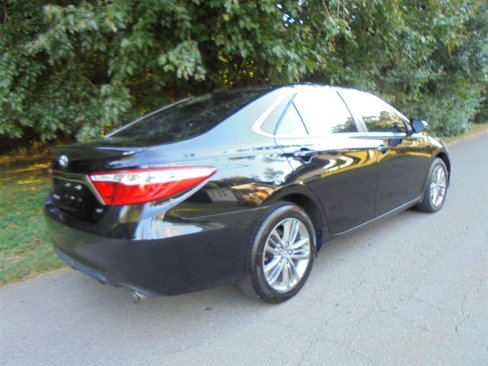 Used 2017 Toyota Camry SE image 6