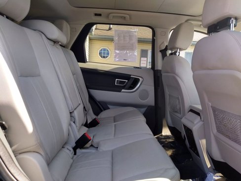Used 2019 Land Rover Discovery Sport HSE image 17