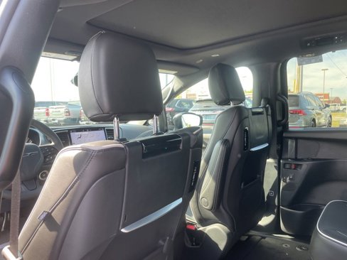 New 2026 Chrysler Pacifica Limited w/ Uconnect Theater Family Group image 28