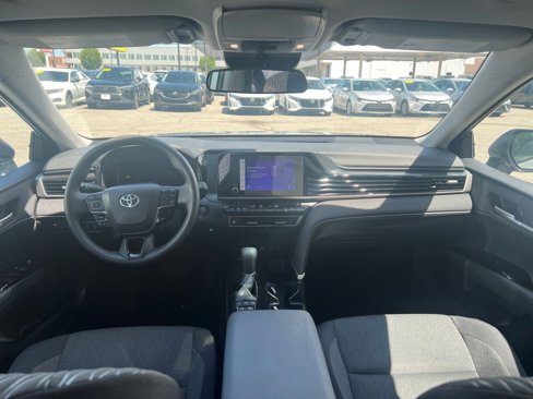Used 2025 Toyota Camry LE image 32