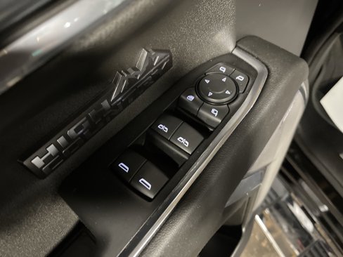 Used 2024 Chevrolet Silverado 1500 High Country w/ High Country Premium Package image 12