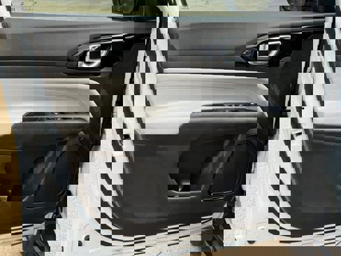 Used 2025 Jeep Compass Limited image 28
