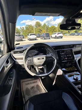 Used 2024 Jeep Grand Cherokee L Laredo image 11
