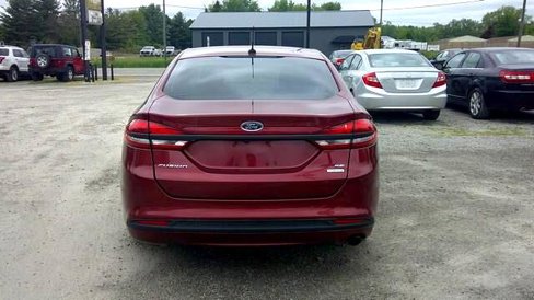 Used 2017 Ford Fusion SE w/ Fusion SE Technology Package image 4