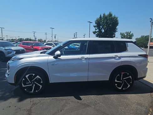 New 2025 Mitsubishi Outlander SE image 4