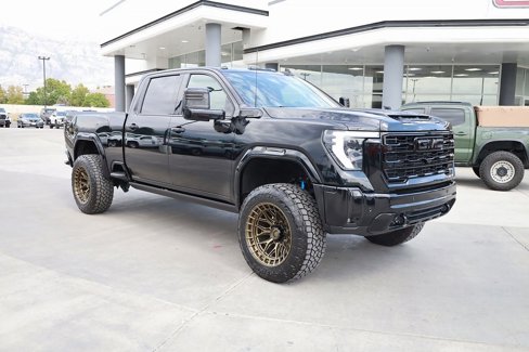 Used 2025 GMC Sierra 2500 AT4X image 8