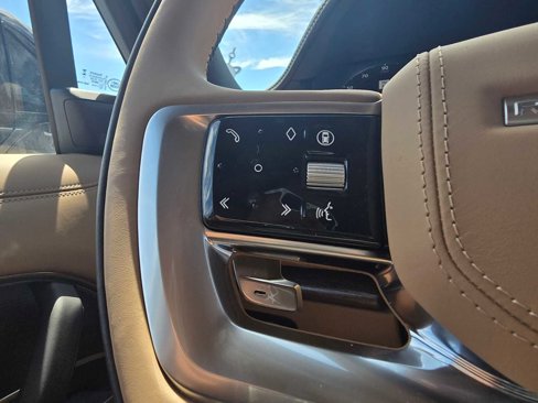 New 2025 Land Rover Range Rover Long Wheelbase SE image 32