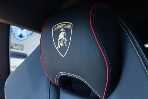Used 2020 Lamborghini Huracan EVO image 18