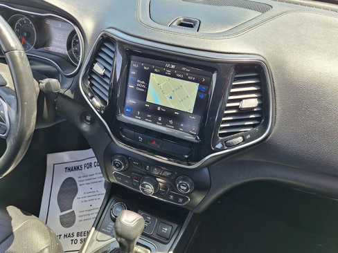 Used 2019 Jeep Cherokee Limited image 15