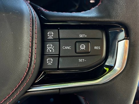 Used 2025 Jeep Wagoneer Limited image 24