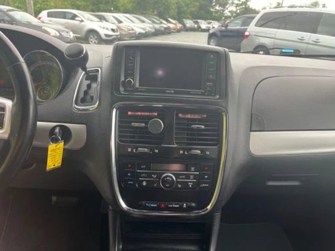Used 2018 Dodge Grand Caravan GT image 12