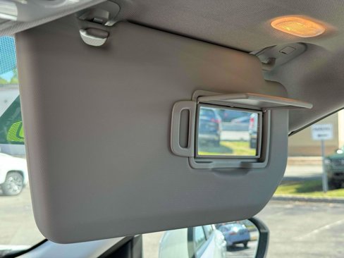 Used 2022 Nissan Rogue SV w/ SV Premium Package image 11