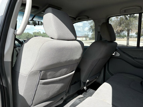 Used 2016 Nissan Frontier SV image 18