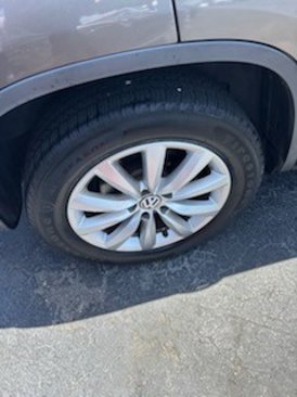 Used 2011 Volkswagen Tiguan SE image 13