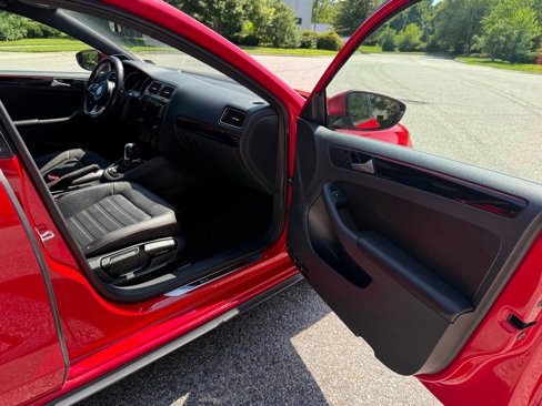 Used 2017 Volkswagen Jetta GLI image 28