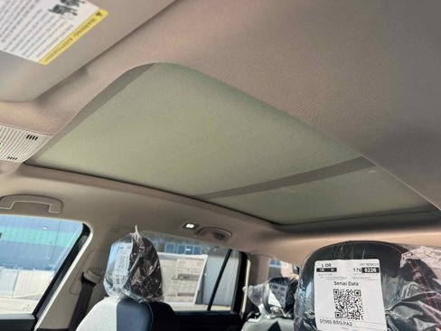 New 2025 Volkswagen Atlas Peak Edition SE image 24