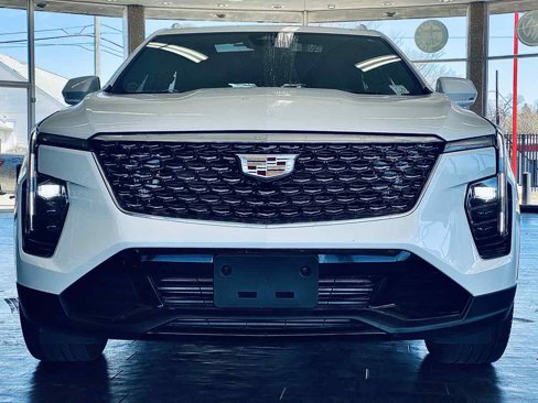 Used 2024 Cadillac XT4 Premium Luxury image 11