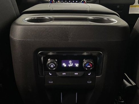 New 2025 Chevrolet Suburban Premier image 36