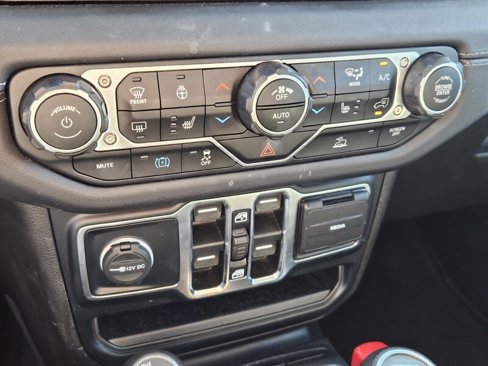 Certified 2024 Jeep Wrangler Unlimited Sahara image 18