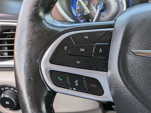 Used 2019 Chrysler Pacifica Touring-L image 16