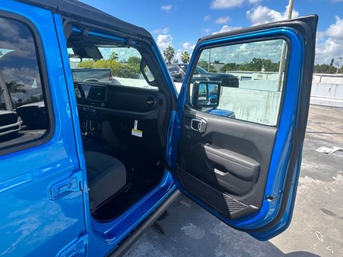 New 2025 Jeep Wrangler Unlimited Rubicon image 30
