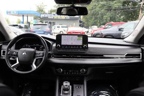 Used 2024 Mitsubishi Outlander 4WD Plug-In Hybrid image 17