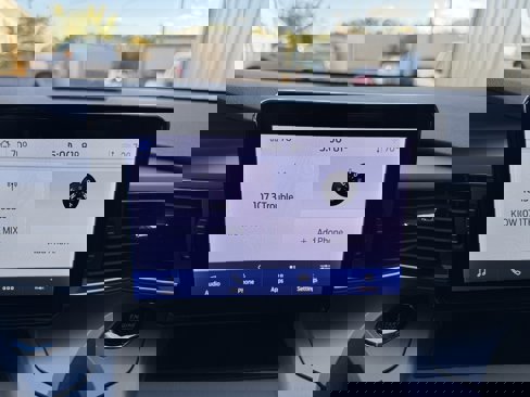 Used 2023 Ford Explorer XLT w/ Equipment Group 202A image 15