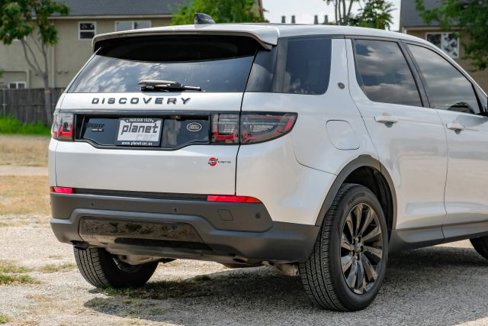 Used 2020 Land Rover Discovery Sport SE image 11