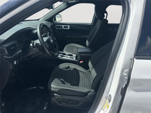 Used 2020 Ford Explorer XLT image 6