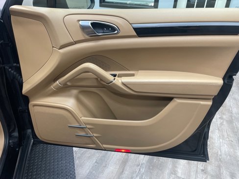 Used 2012 Porsche Cayenne image 39