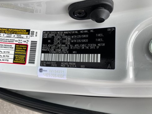 Used 2024 Toyota Sienna XSE image 28