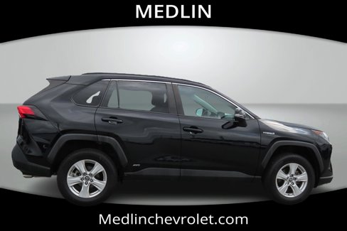 Used 2019 Toyota RAV4 LE image 9