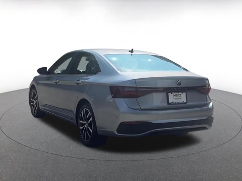 Used 2025 Volkswagen Jetta SE image 11