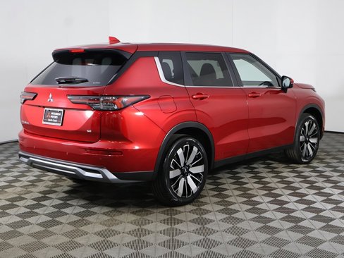 New 2025 Mitsubishi Outlander SE image 13