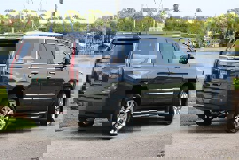 Used 2018 Cadillac Escalade Luxury image 3